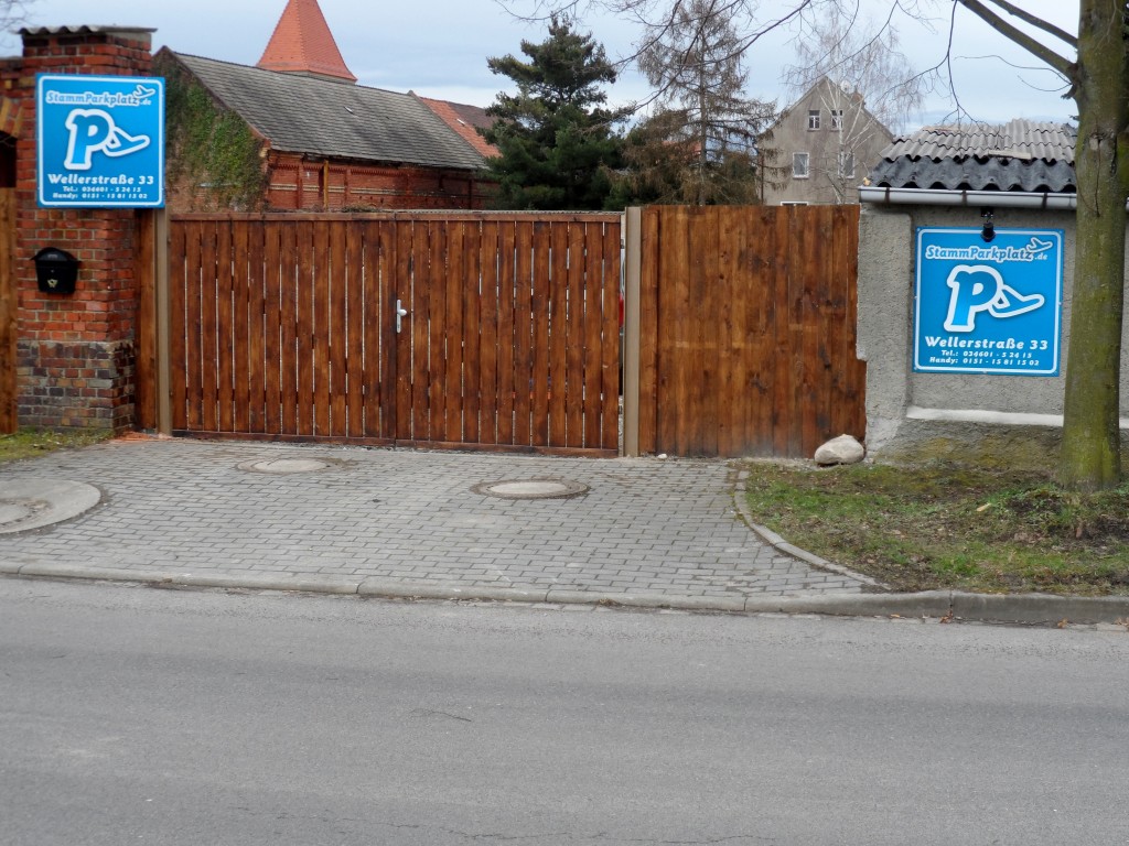 Einfahrt zum Parkplatz